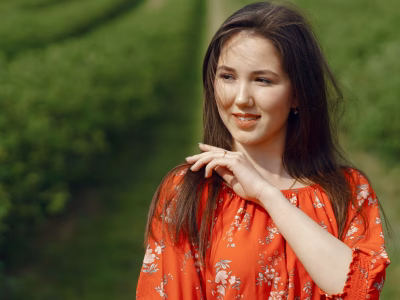 elegant-stylish-girl-summer-field_1157-37510